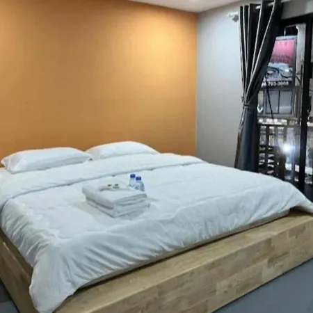Backpackers\' Sky Bar Capsule Pod - El Rincon Espanol