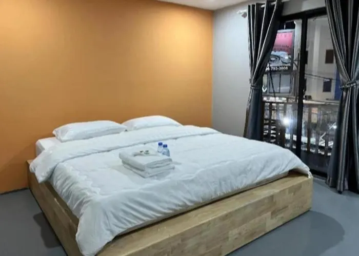 Backpackers' Sky Bar Capsule Pod - El Rincon Espanol * Siem Reap