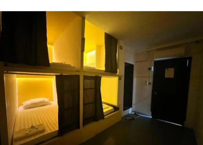 Backpackers' Sky Bar Capsule Pod - El Rincon Espanol Hotel kapsułowy